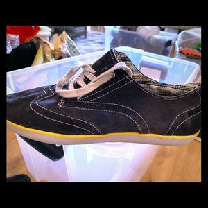 SIZE 13 CLARKS MEN SNEAKER